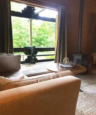 Sfeervol Houten Met Veranda Aan Het Water! 펜션 *